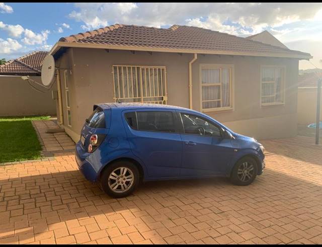 3 BEDROOM HOUSE FOR SALE IN COSMO CITY